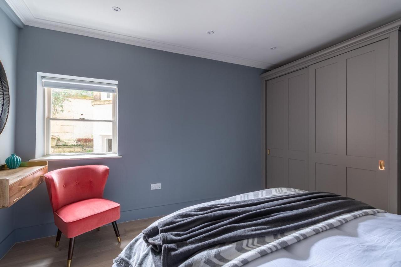 Russell House Suites Bath Exteriör bild