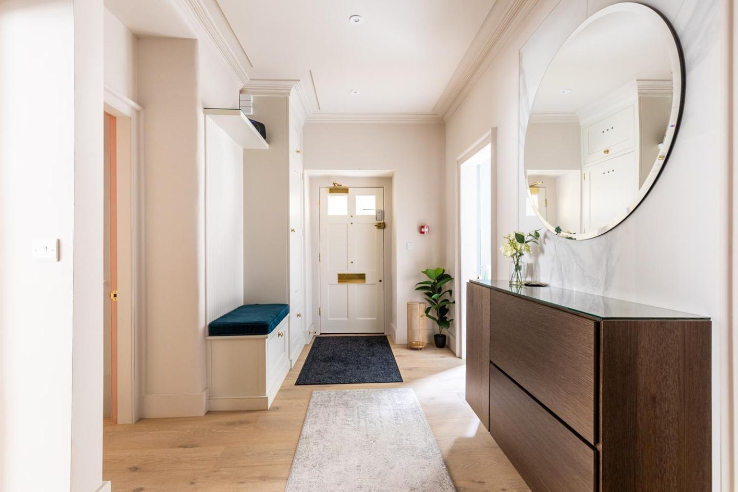 Russell House Suites Bath Exteriör bild