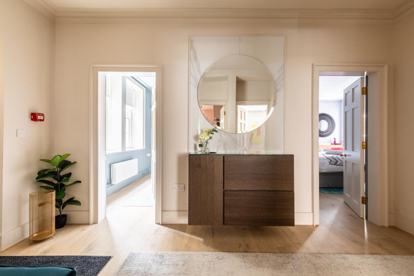Russell House Suites Bath Exteriör bild