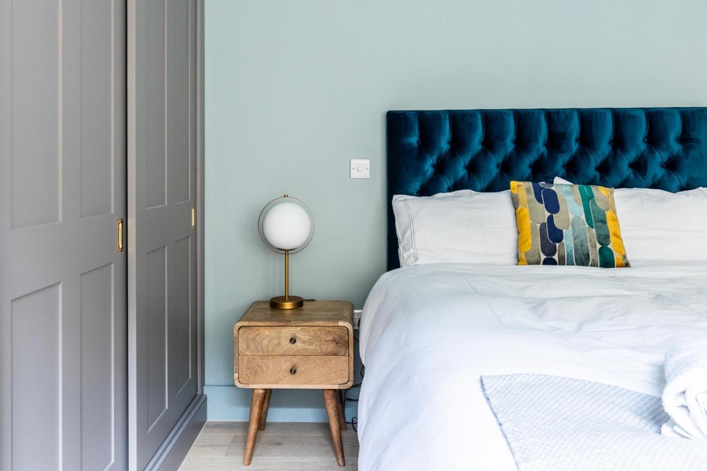 Russell House Suites Bath Exteriör bild