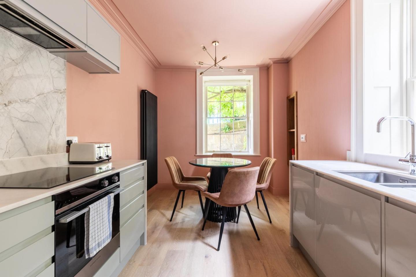 Russell House Suites Bath Exteriör bild