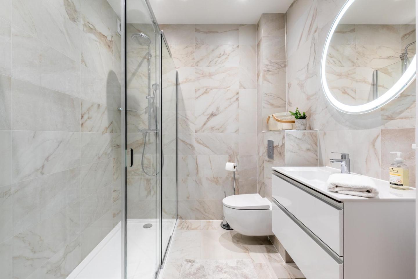 Russell House Suites Bath Exteriör bild
