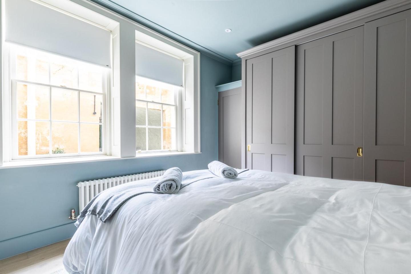 Russell House Suites Bath Exteriör bild